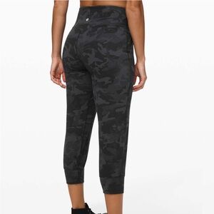 Lululemon aling Camo Jogger Crop 23” Pants